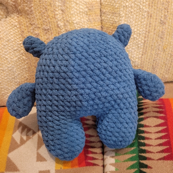 ✨️Free with purchase✨️ Crocheted Alien - Picture 2 of 2